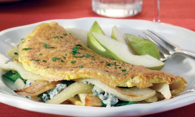 Roasted Pear, Spinach & Gorgonzola Omelet