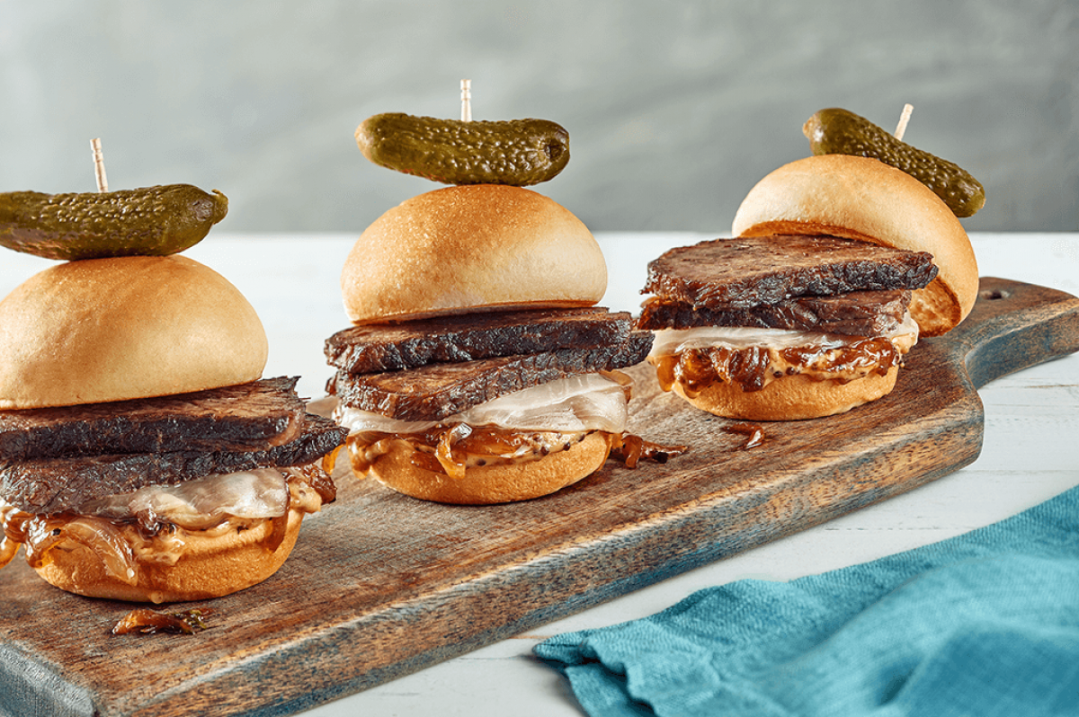 https://www.getflavor.com/wp-content/uploads/2022/12/Beef-Short-Rib-with-Onion-Jam-and-Provolone-on-a-King%E2%80%99s-Hawaiian%C2%AE-Sweet-Slider-Bun-Featured-1200x798.png